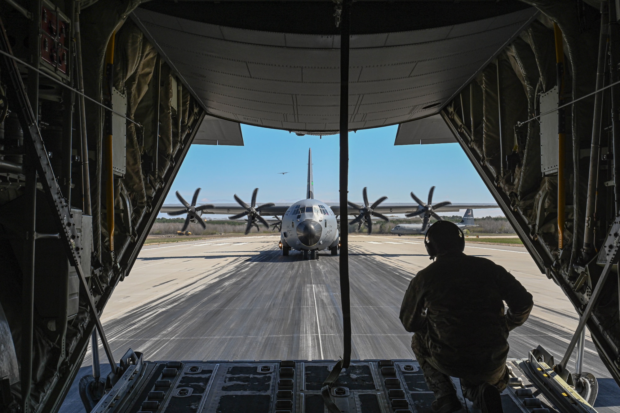 C130 taxi on the runway