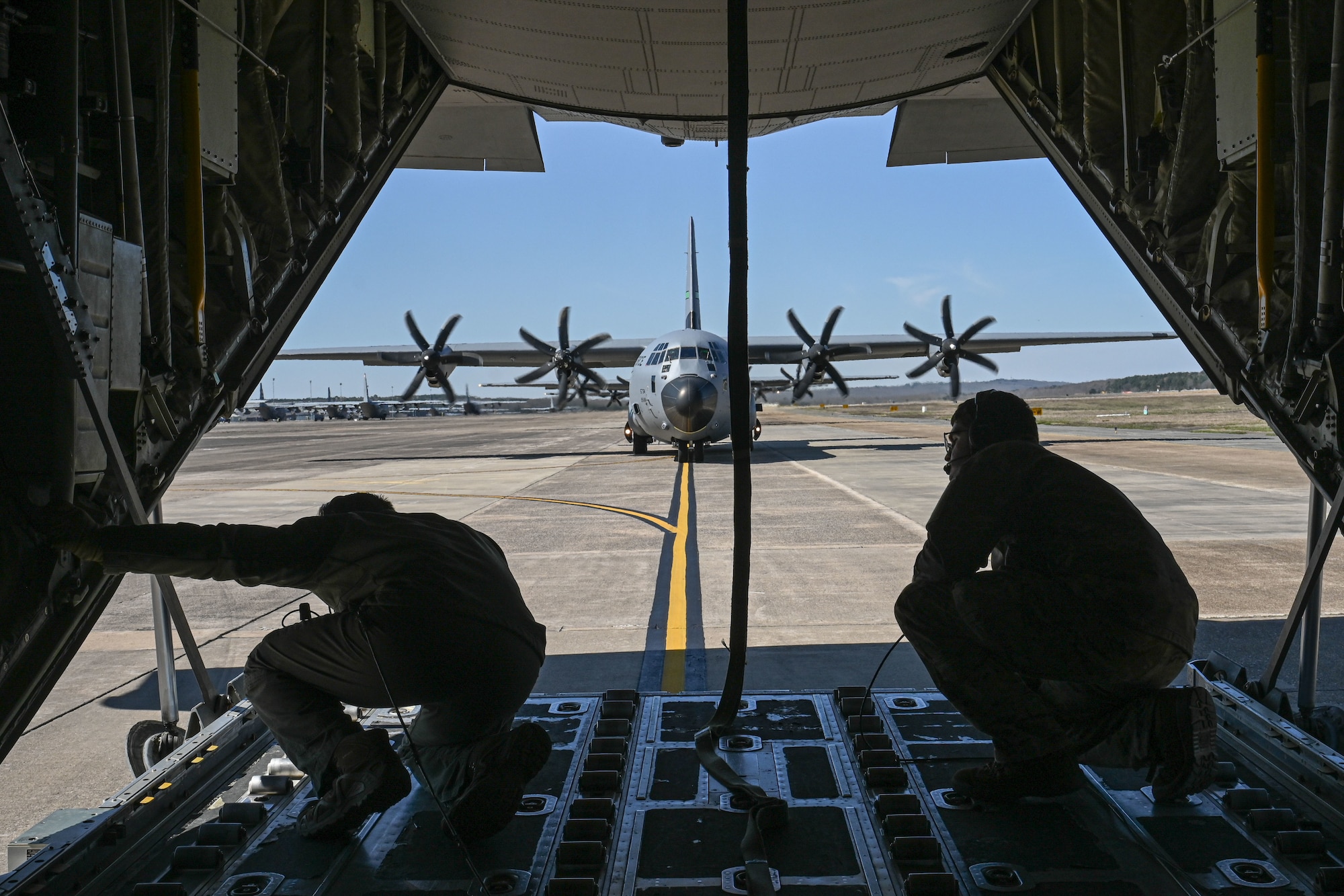 C130 taxi on the runway