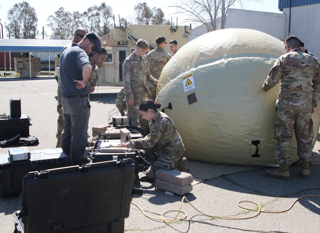 Students from the first 25H course receive hands on training on the Transportable Tactical Command Communications system (T2C2).
High Tech Sacramento Regional Training Site - Sacramento graduated its first class of 40 students from the new Network Communications System Specialist (25H) course.