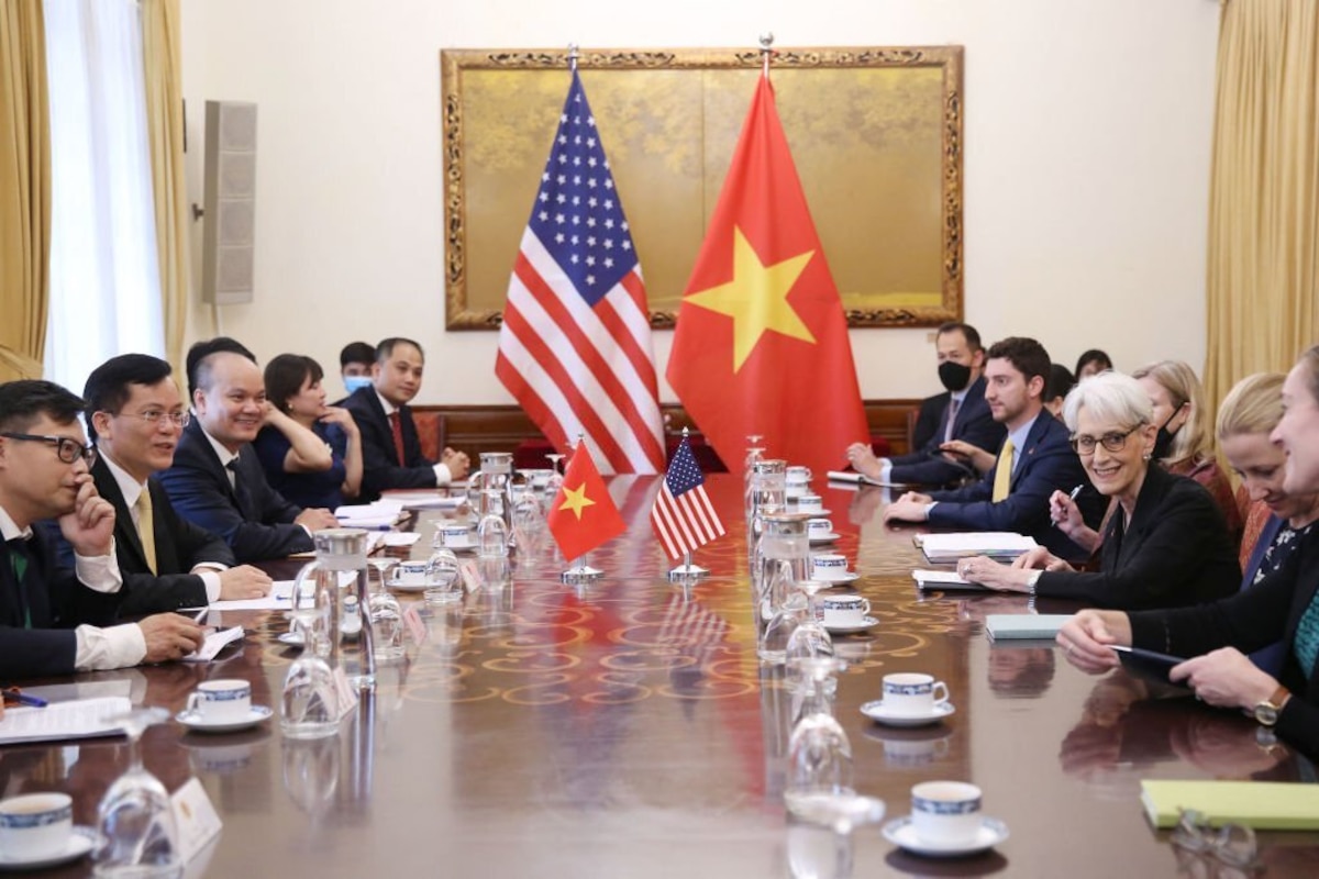 US Deputy Secretary of State Wendy Sherman (3rd R) attends a meeting with Vietnamese Deputy Minister of Foreign Affairs Ha Kim Ngoc (2nd L) at the Ministry of Foreign Affairs in Hanoi on June 13, 2022. (Photo by LUONG THAI LINH / POOL / AFP) (Photo by LUONG THAI LINH/POOL/AFP via Getty Images)