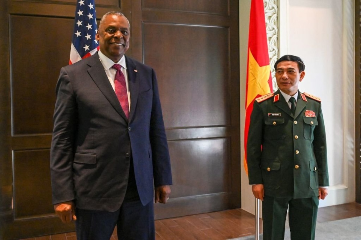 US Defense Secretary Lloyd Austin (L) stands with Vietnam's Defence Minister Phan Van Giang during a bilateral meeting ahead of the Shangri-La Dialogue summit in Singapore on June 10, 2022. (Photo by Roslan RAHMAN / AFP) (Photo by ROSLAN RAHMAN/AFP via Getty Images)