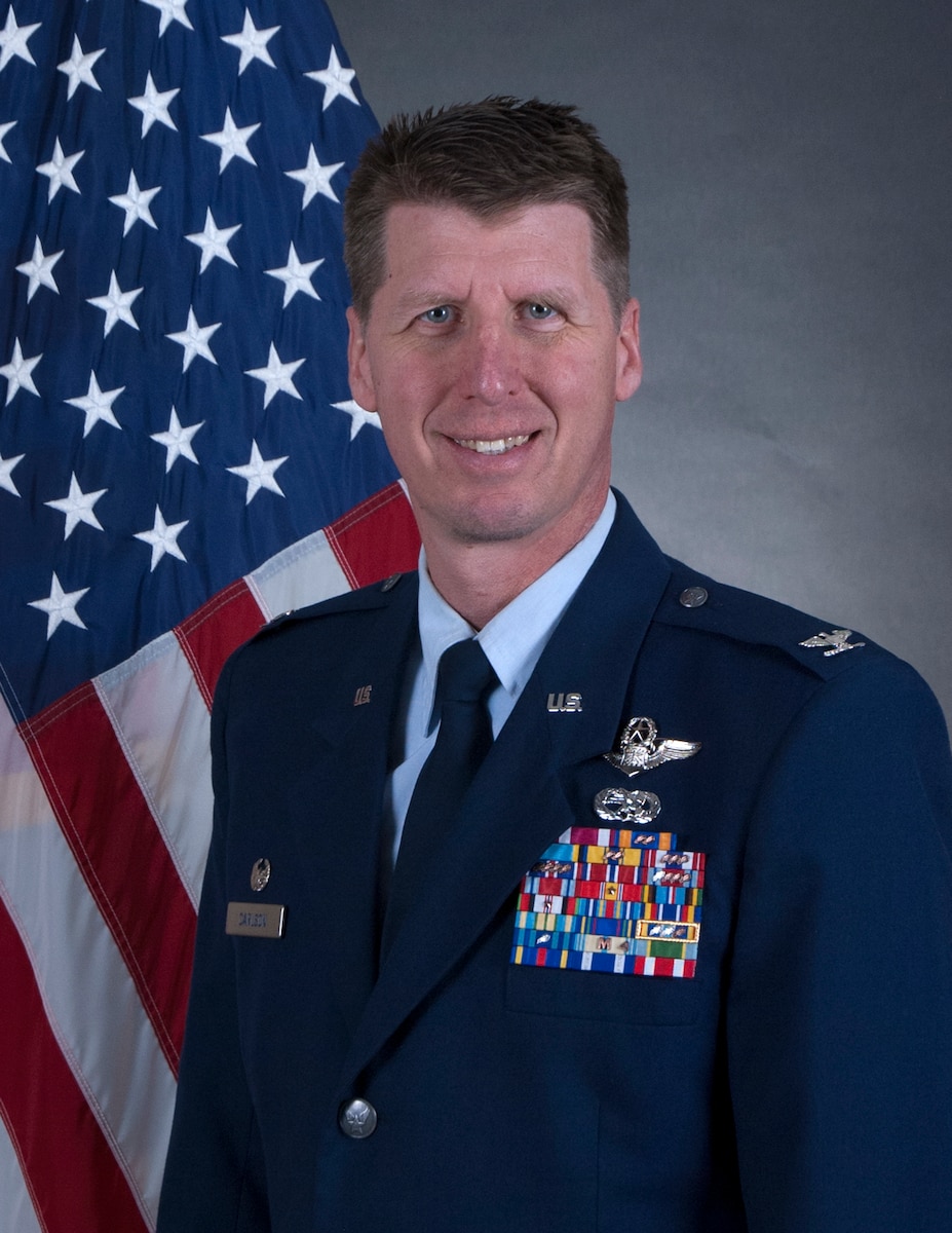 Official photo of U.S. Air Force Col. Jesse Carlson.
