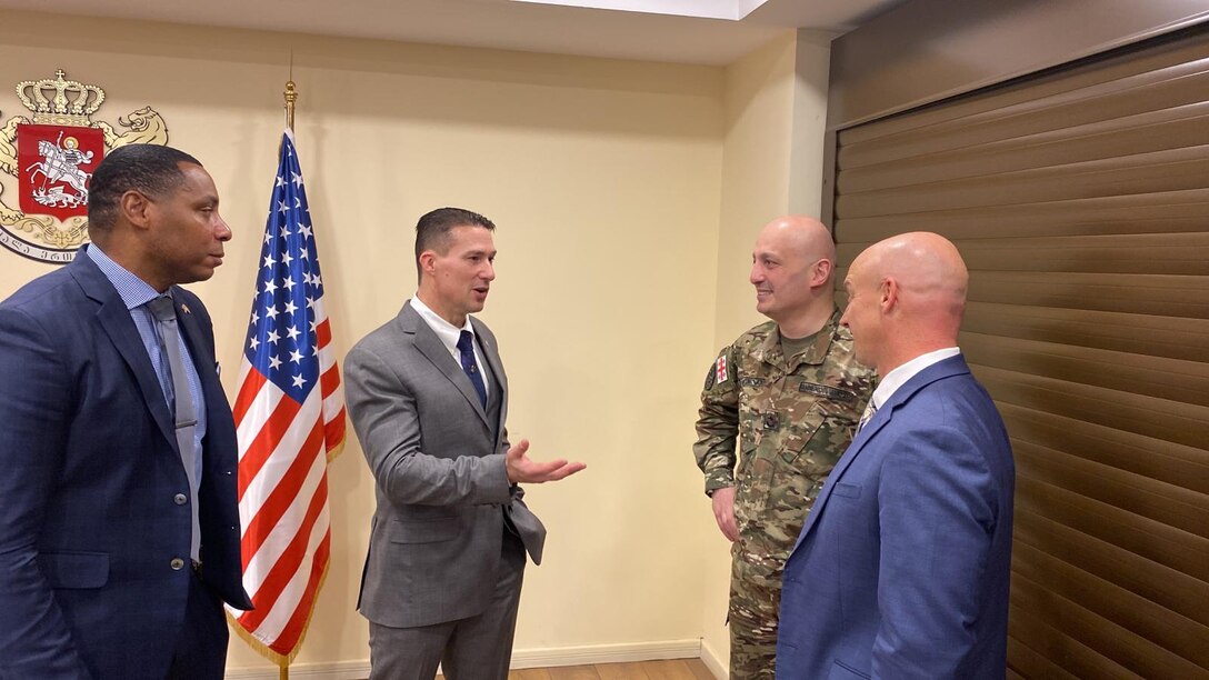 Leaders Visit U.S. Army Medical Research Directorate-Georgia