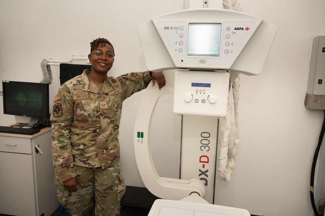 A photo of an U.S. Airmen standing by a X-Ray machine.