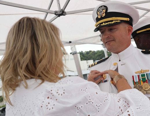 Teresa Gunderson pins a command-at-sea pin on her husband, Cmdr. Leif Gunderson, during a change-of-command ceremony aboard the Arleigh Burke-class guided missile destroyer USS Milius (DDG 69). During the ceremony, Gunderson relieved Cmdr. Matthew Hays as Milius’ commanding officer. Milius is assigned to Commander, Task Force 71/Destroyer Squadron (DESRON) 15, the Navy’s largest forward-deployed DESRON and the U.S. 7th Fleet’s principal surface force.