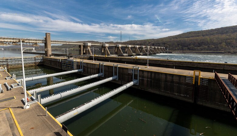 An aerial view of a lock along the Ohio River.