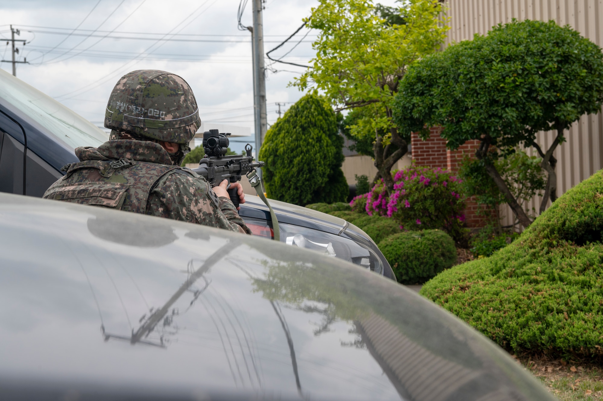 A Republic of Korea Air Force military police member holds his position during an active shooter training event at Daegu Air Base, ROK, April 24, 2023. The active shooter scenario required ROK military police to respond, contain and neutralize an insider threat . (U.S. Air Force photo by Airman 1st Class Aaron Edwards)