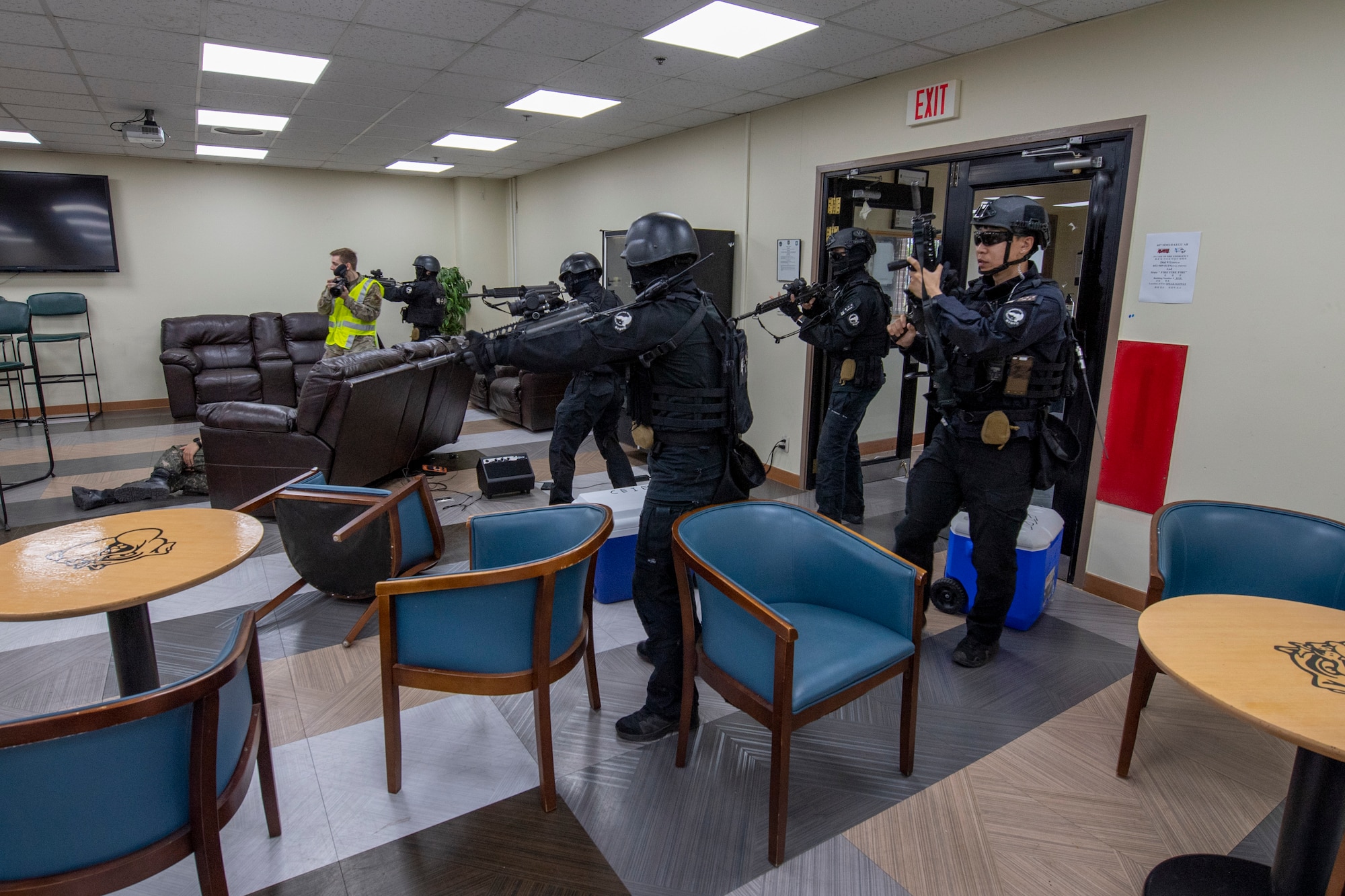 Republic of Korea Air Force military police members sweep the scene during an active shooter training event at Daegu Air Base, ROK, April 24, 2023. Training events like this test first responders’ abilities to communicate and jointly operate during emergencies. (U.S. Air Force photo by Airman 1st Class Aaron Edwards)