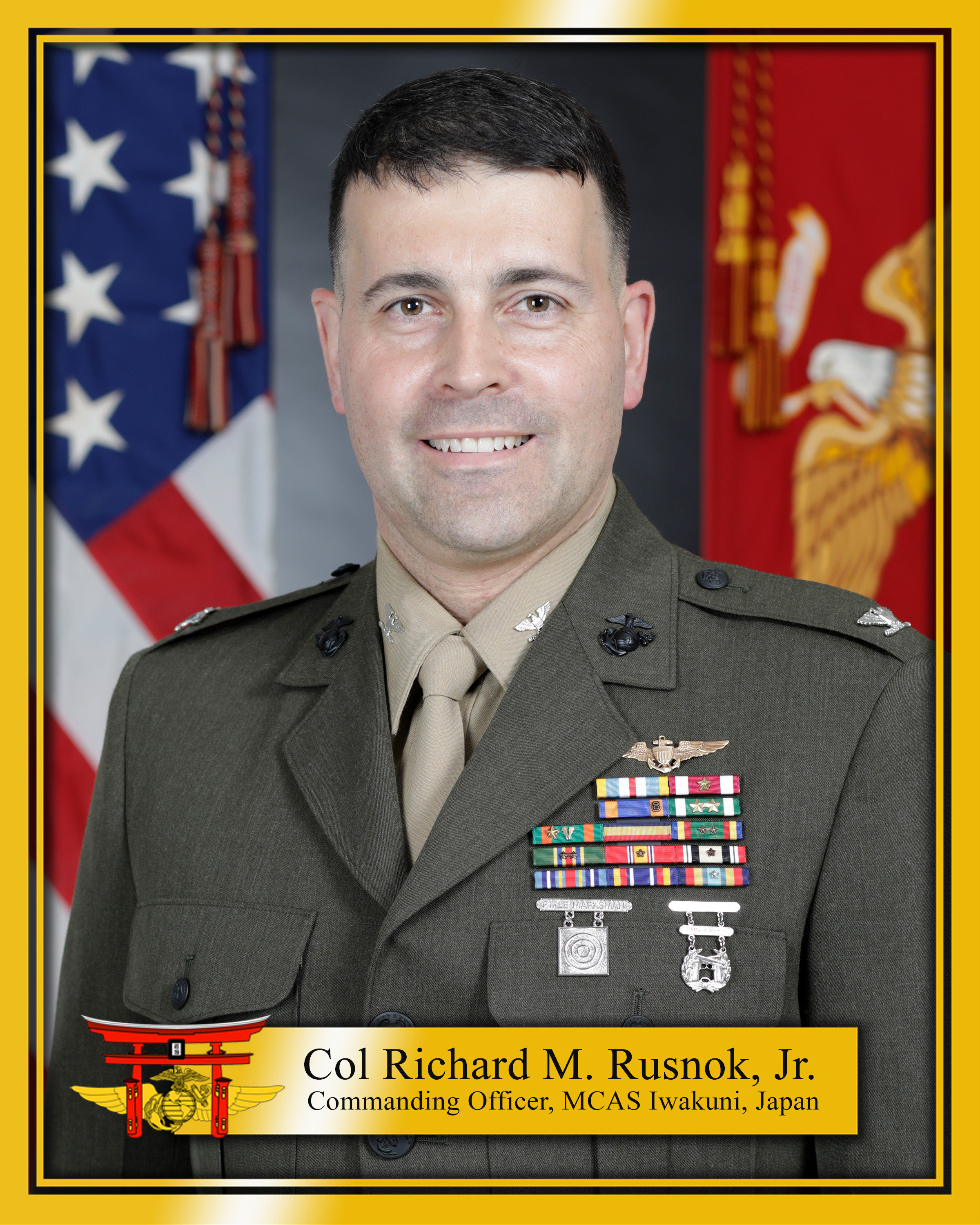 リチャード・ラスノック大佐 > 在日米海兵隊 > 司令官の経歴 リチャード・ラスノック大佐 > 在日米海兵隊 > 司令官の経歴