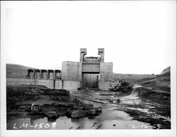 The Walla Walla District handed construction of the Lower Monumental project to its neighboring district in July 1962. At this point, the Walla Walla District had completed the design, awarded supply contracts, and begun construction on the first cofferdam. From here, the Seattle District would have full oversight of construction. The Walla Walla District would continue to provide real estate and design support, but the dam would be built by Seattle District engineers.