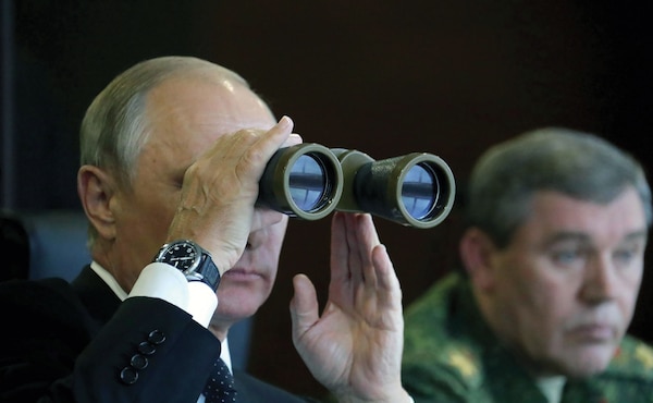 Russian President Vladimir Putin and General Valery Gerasimov
observe actions of troops of Russia and Belarus at main stage of Zapad 2017 joint strategic exercises at Luzhsky training ground in Leningrad Region, September 2017 (President of Russia)