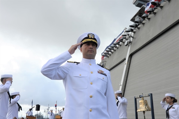 USS Oakland (LCS 24) Blue Crew Holds Change of Command Ceremony