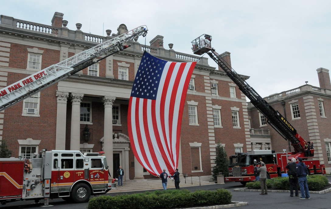 Army Reserve senior leader helps Our Community Salutes, Fairleigh Dickinson University welcome enlistees