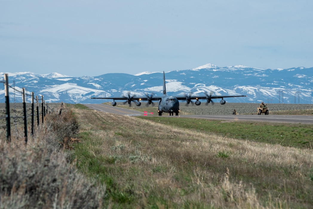 An MC-130J Commando II from the 1st Special Operations Wing taxis on Highway 789 near Riverton, Wyoming, May 2, 2023, during Exercise Agile Chariot. The exercise tested Agile Combat Employment capabilities, including using smaller, more dispersed locations and teams to rapidly move and support aircraft, pilots and other personnel wherever they’re needed. (U.S. Air National Guard photo by Master Sgt. Phil Speck)