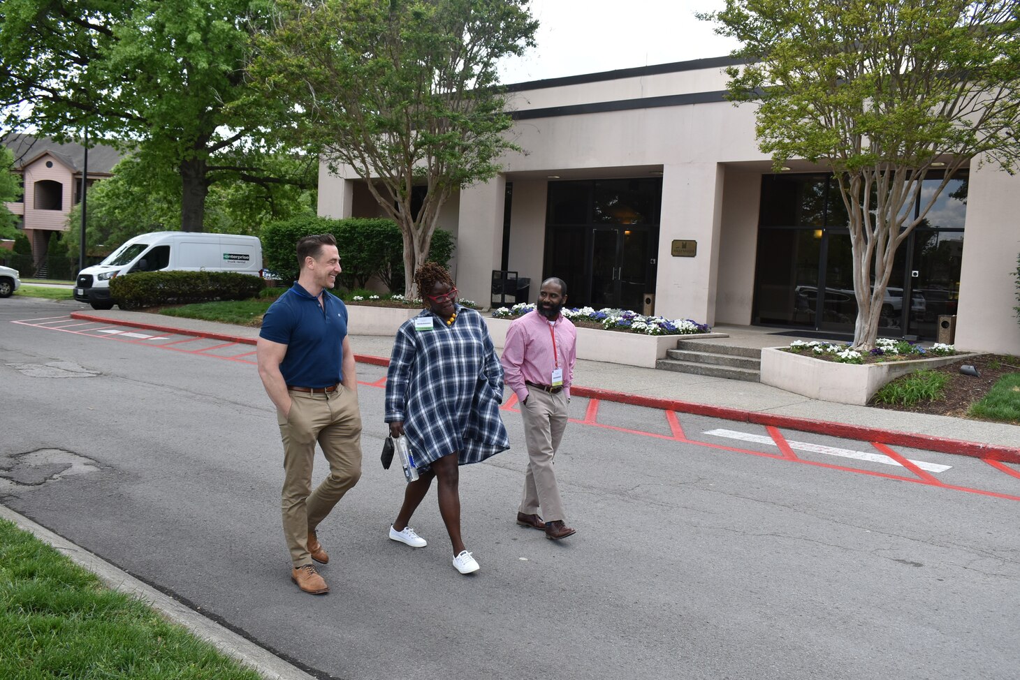 CMDR Neal Bensit (left), a Strategic Sealift Officer, participates in a single sailor workshop lead by Returning Warrior Workshop (RWW) facilitators Tennisha Conners (middle) and Matthew McDaniel (right) during the RWW event.