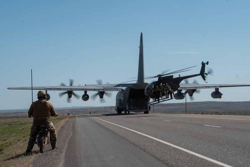 Airmen from the Kentucky Air National Guard’s 123rd Special Tactics Squadron prepare to conduct combat search-and-rescue from an MH-6M Little Bird that was offloaded from a MC-130J Commando II during Exercise Agile Chariot near Riverton, Wyoming, May 2, 2023. Agile Chariot tested Agile Combat Employment capabilities, including using smaller, more dispersed locations and teams to rapidly move and support aircraft, pilots and other personnel wherever they’re needed. (U.S. Air National Guard photo by Master Sgt. Phil Speck)
