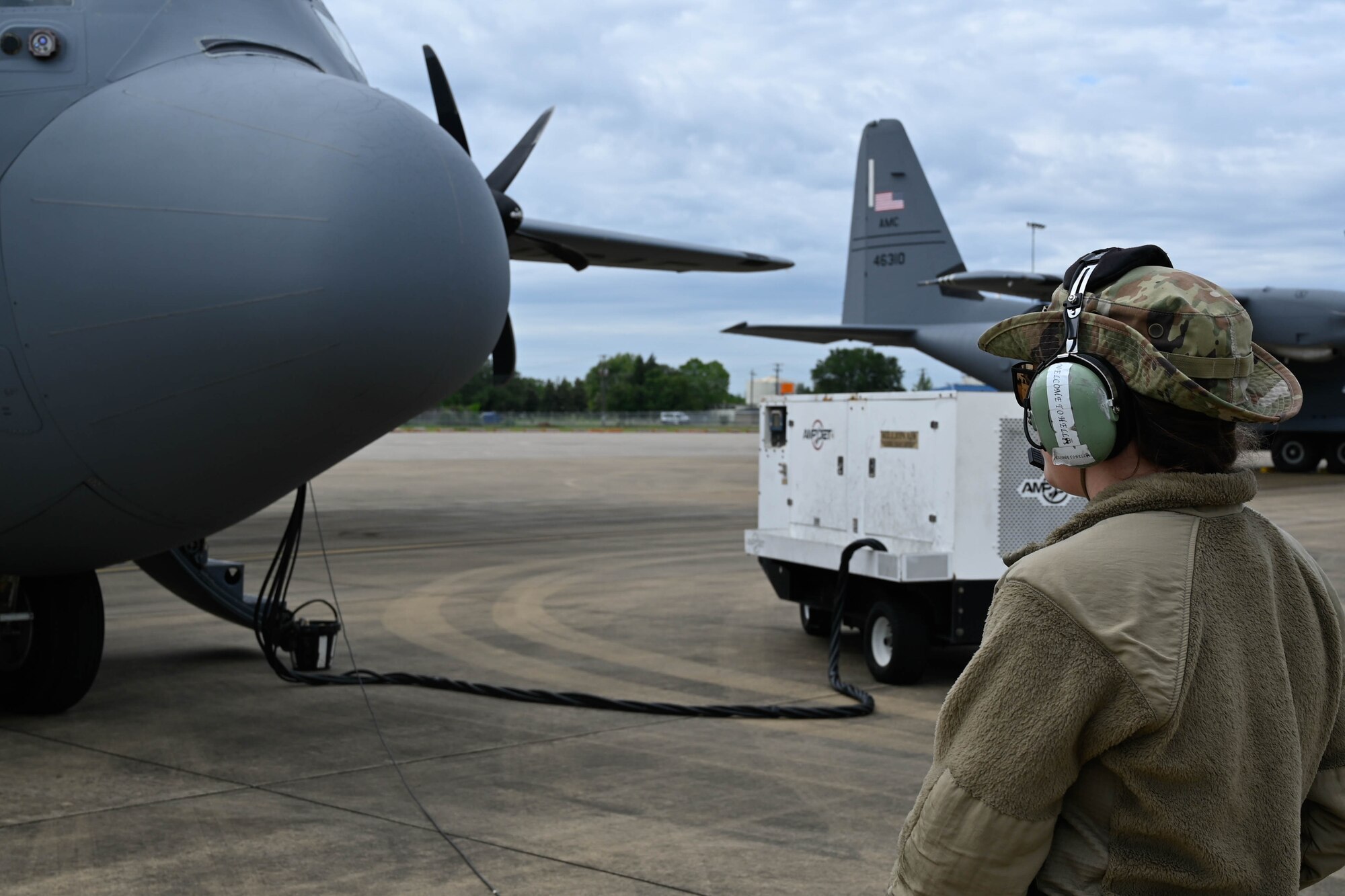 Airmen conduct pre flight operations during excercise Green Flag Little Rock 23-07