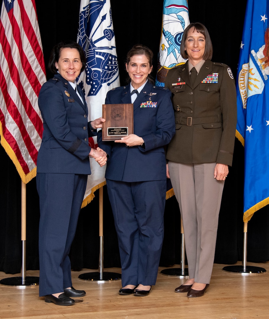 Military health leaders honor best in military medicine, medical education