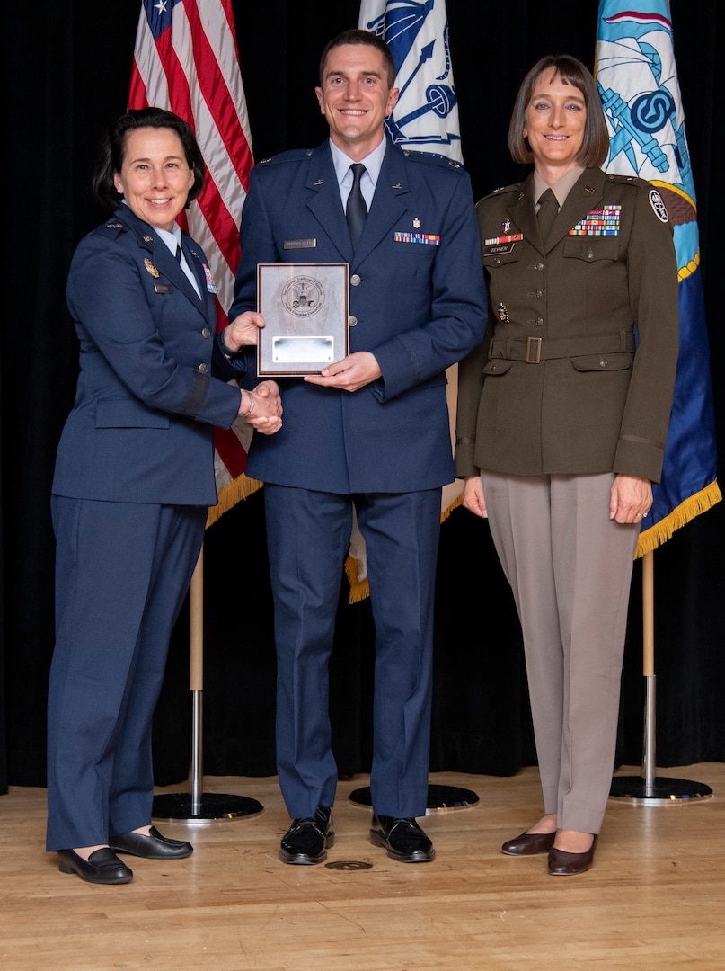 Military health leaders honor best in military medicine, medical education