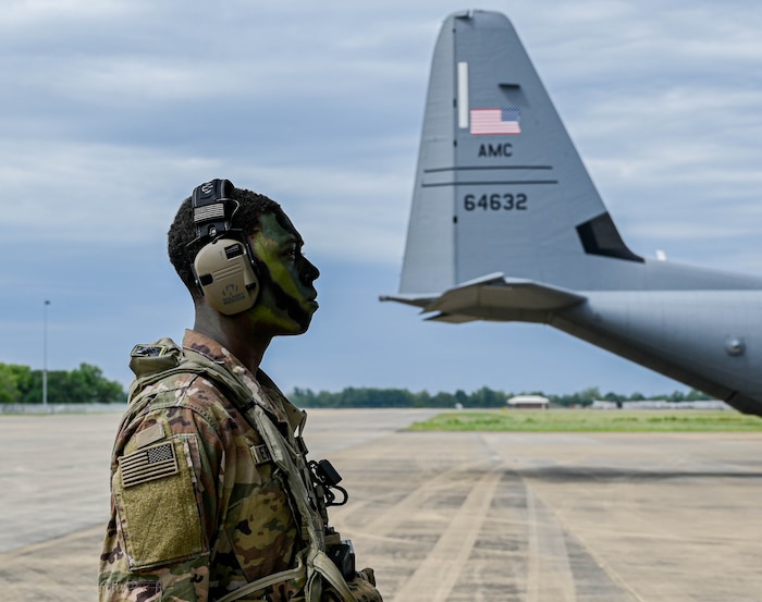 Airmen conduct pre flight operations during excercise Green Flag Little Rock 23-07