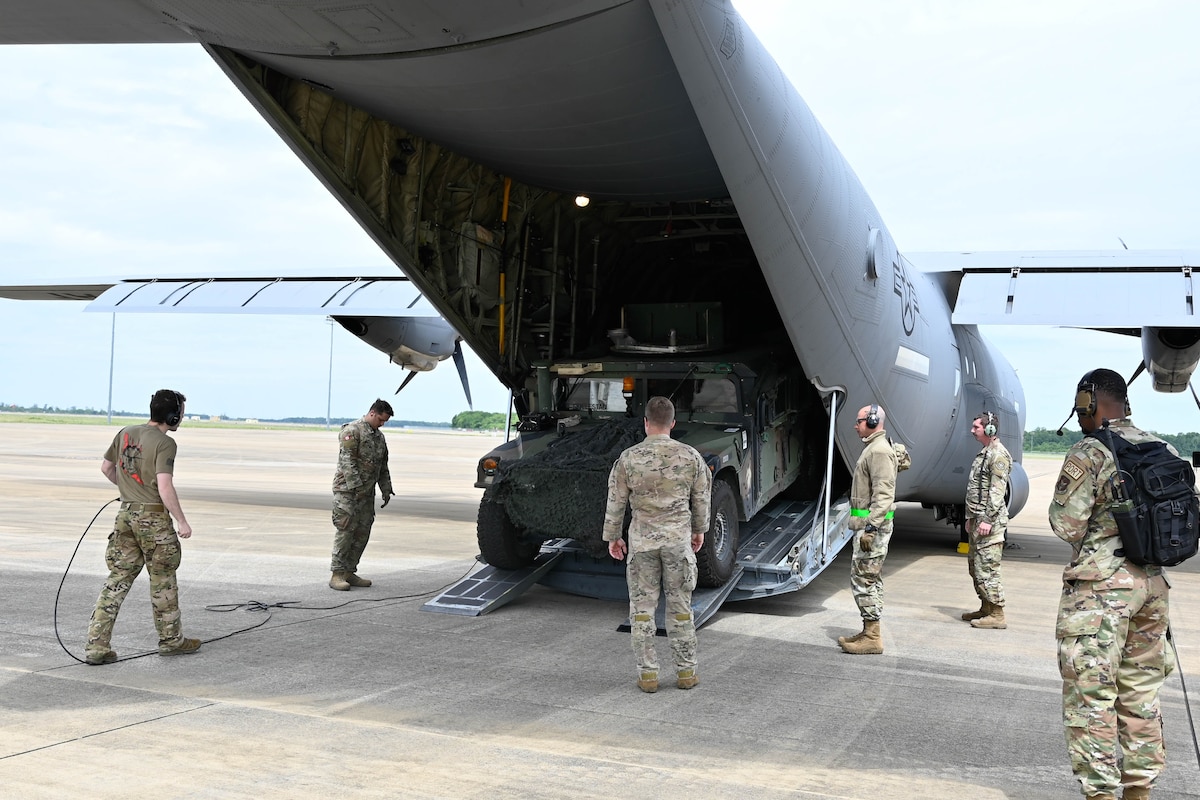 Airmen conduct pre flight operations during excercise Green Flag Little Rock 23-07