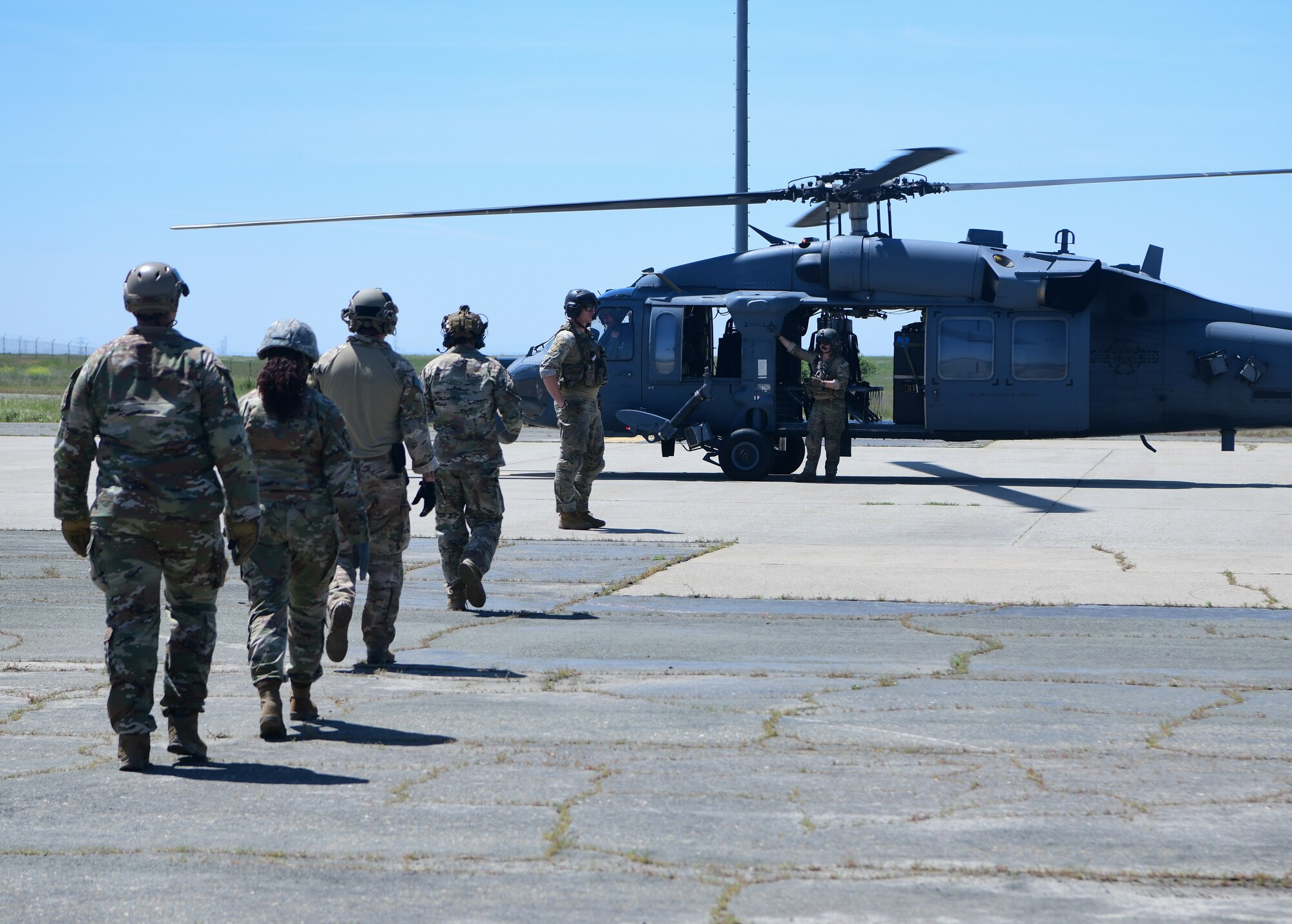 U.S. Air National Guard Tech. Sgt. Austin Hellweg, 129th Rescue Squadron pilot, briefs trainees from the 9th Civil Engineer Squadron for helicopter training April 26, 2023, at Beale Air Force Base, California.