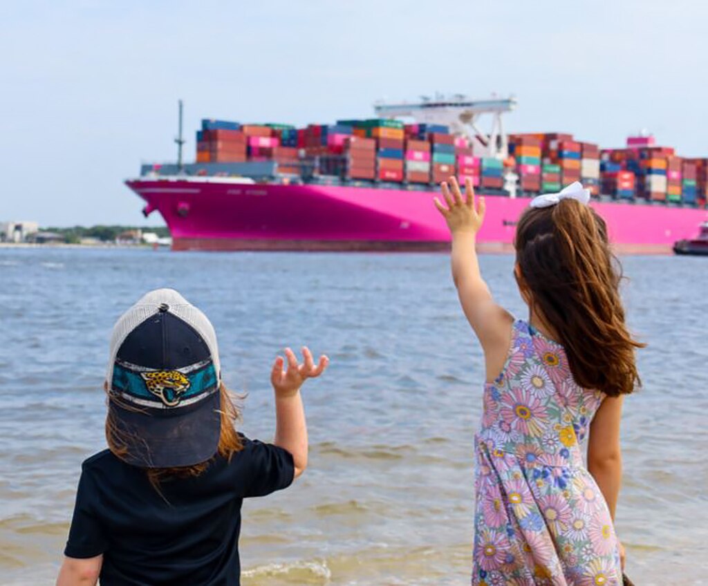 MV One Stork calls at Jacksonville