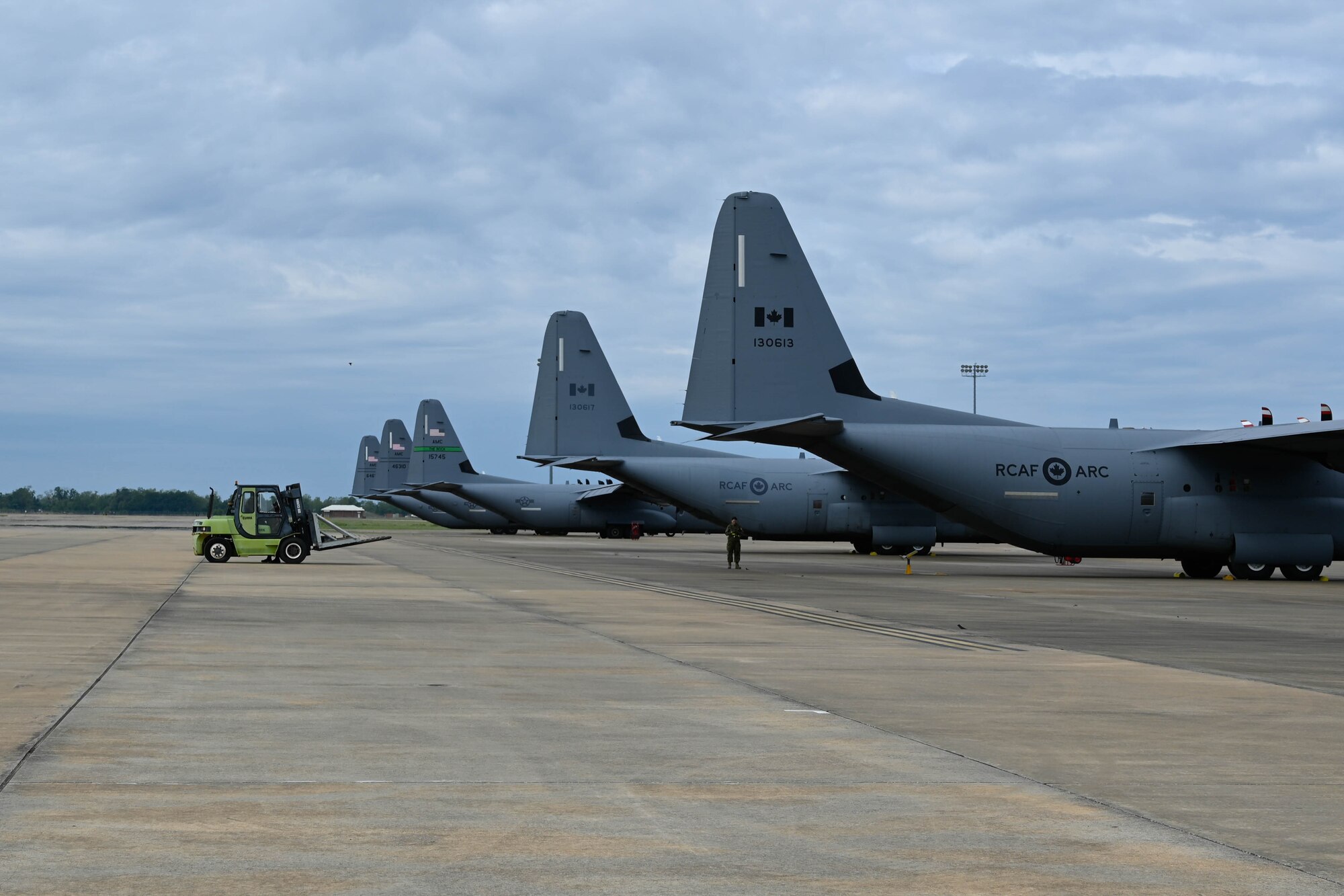 Airmen conduct pre flight operations during excercise Green Flag Little Rock 23-07