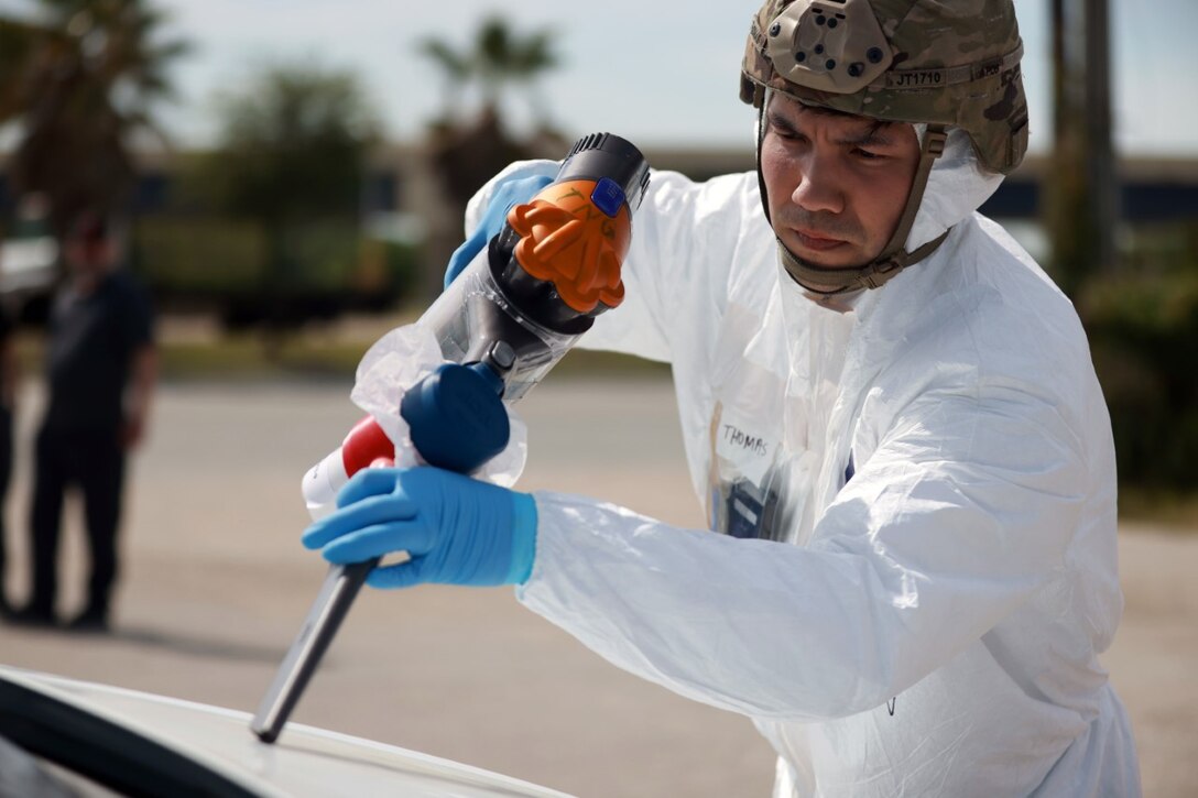 Soldiers, Airmen train for nuclear forensics mission at interagency exercise in Houston