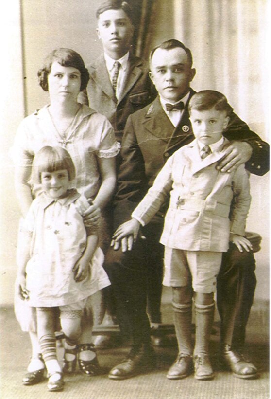 Keeper Manuel Ferreira, USLHS & USCG with his family