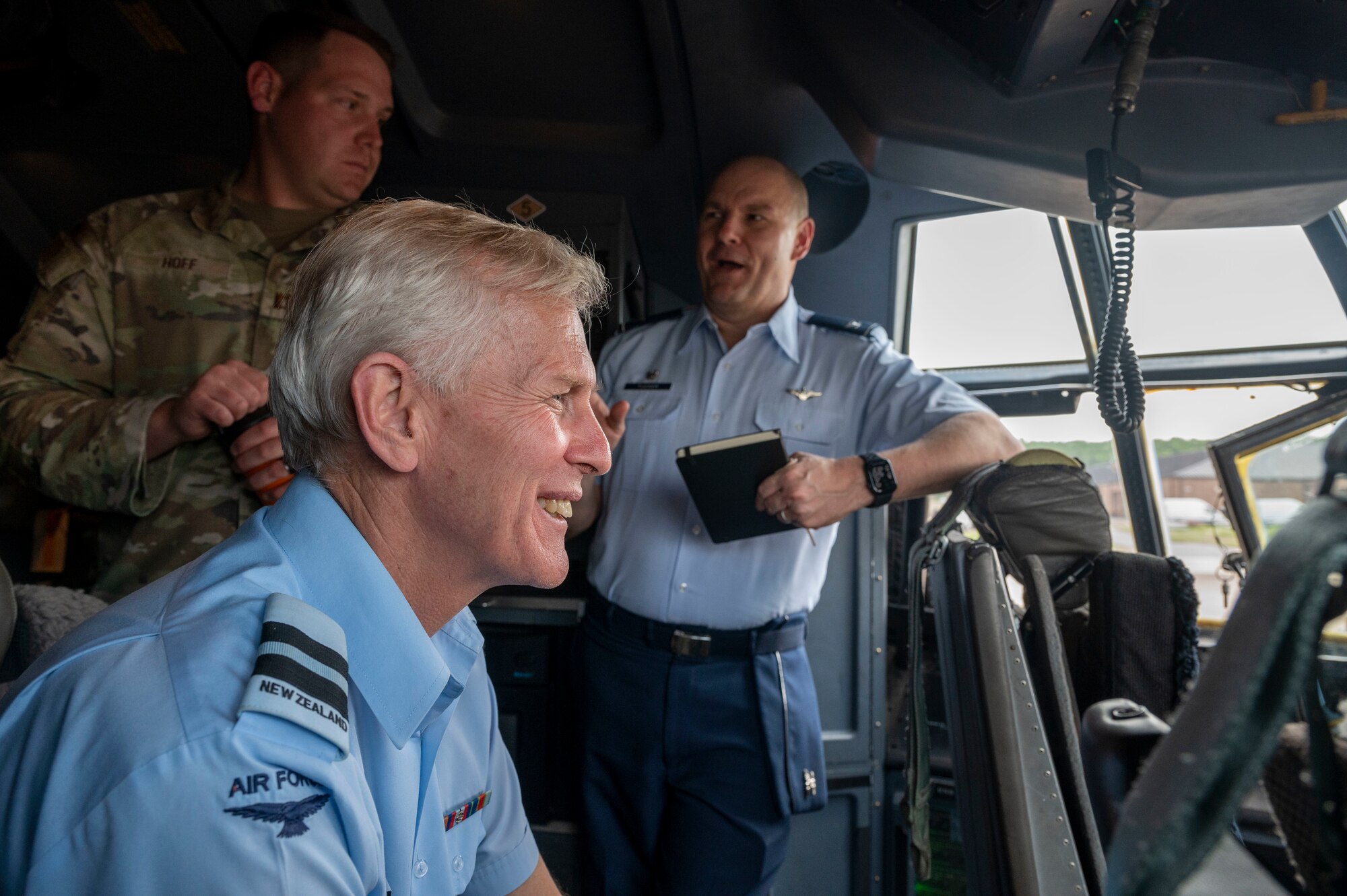 military members tour little rock air force base