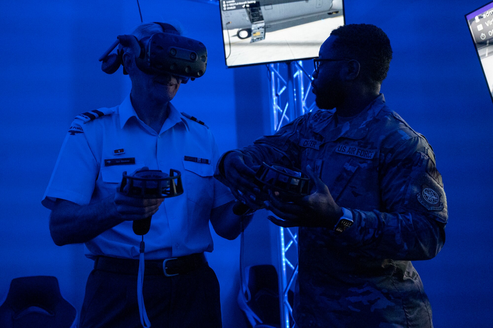 military members tour little rock air force base