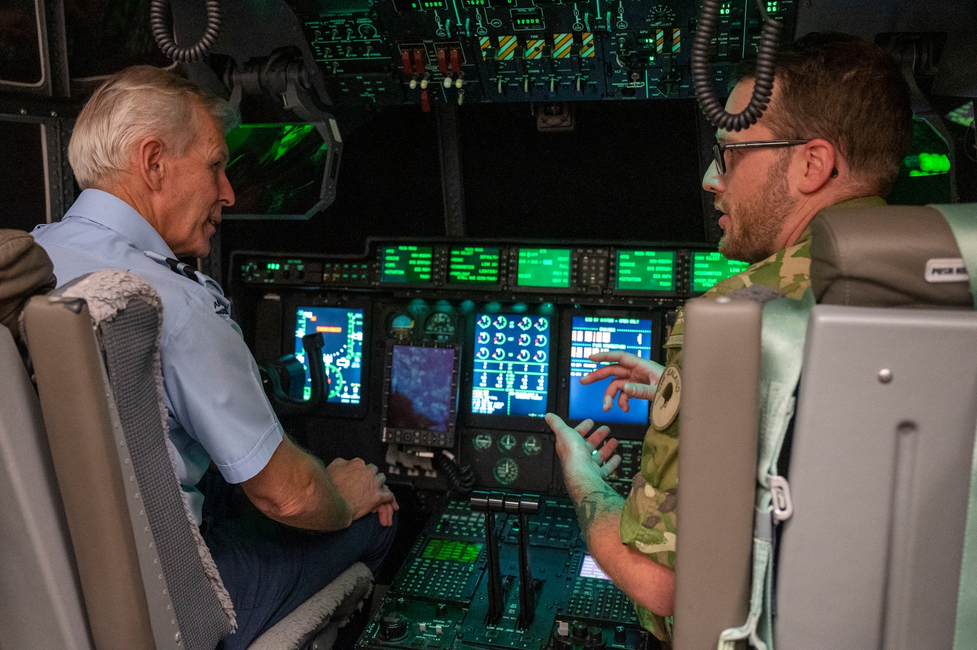 military members tour little rock air force base