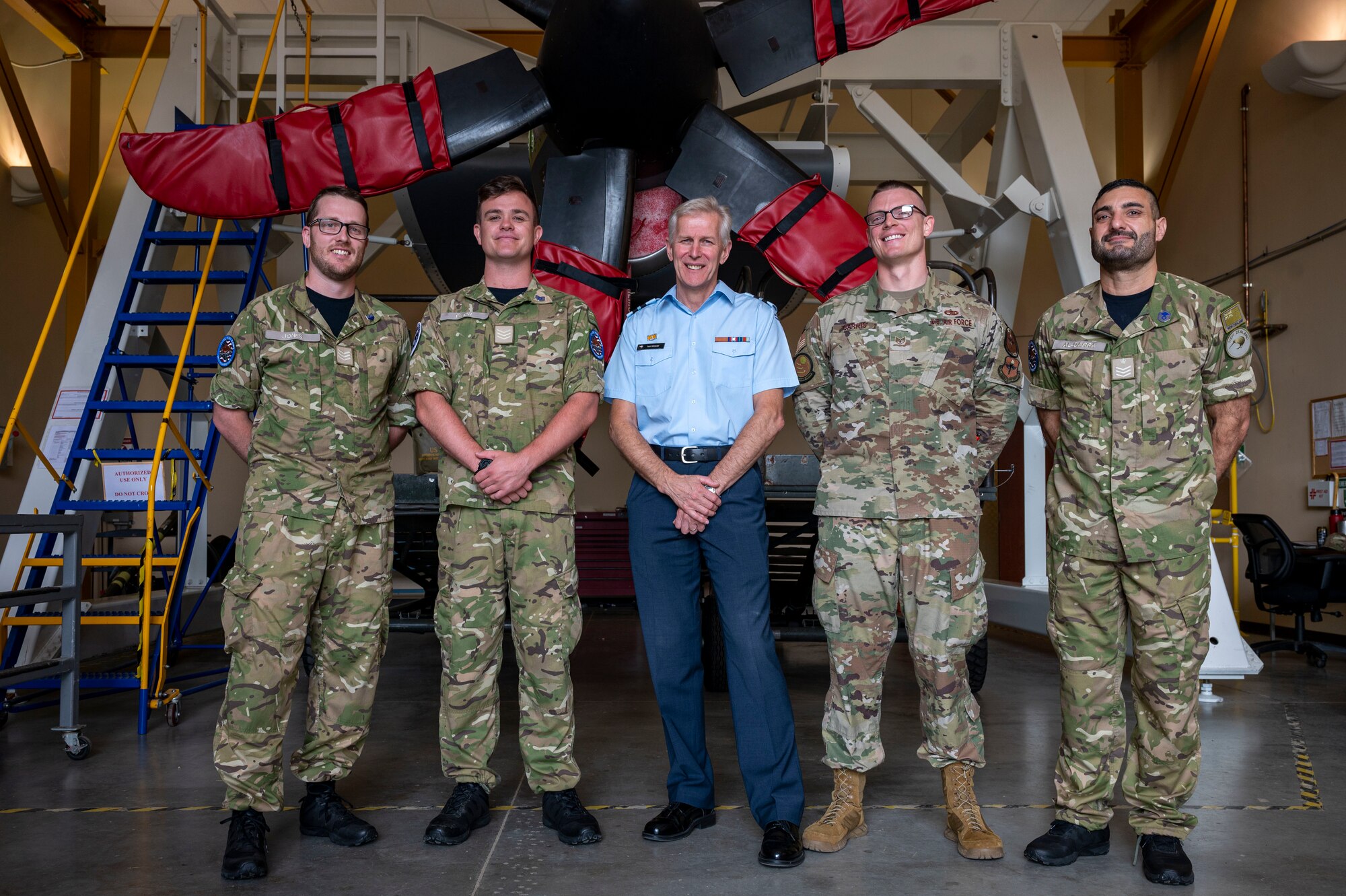 military members tour little rock air force base