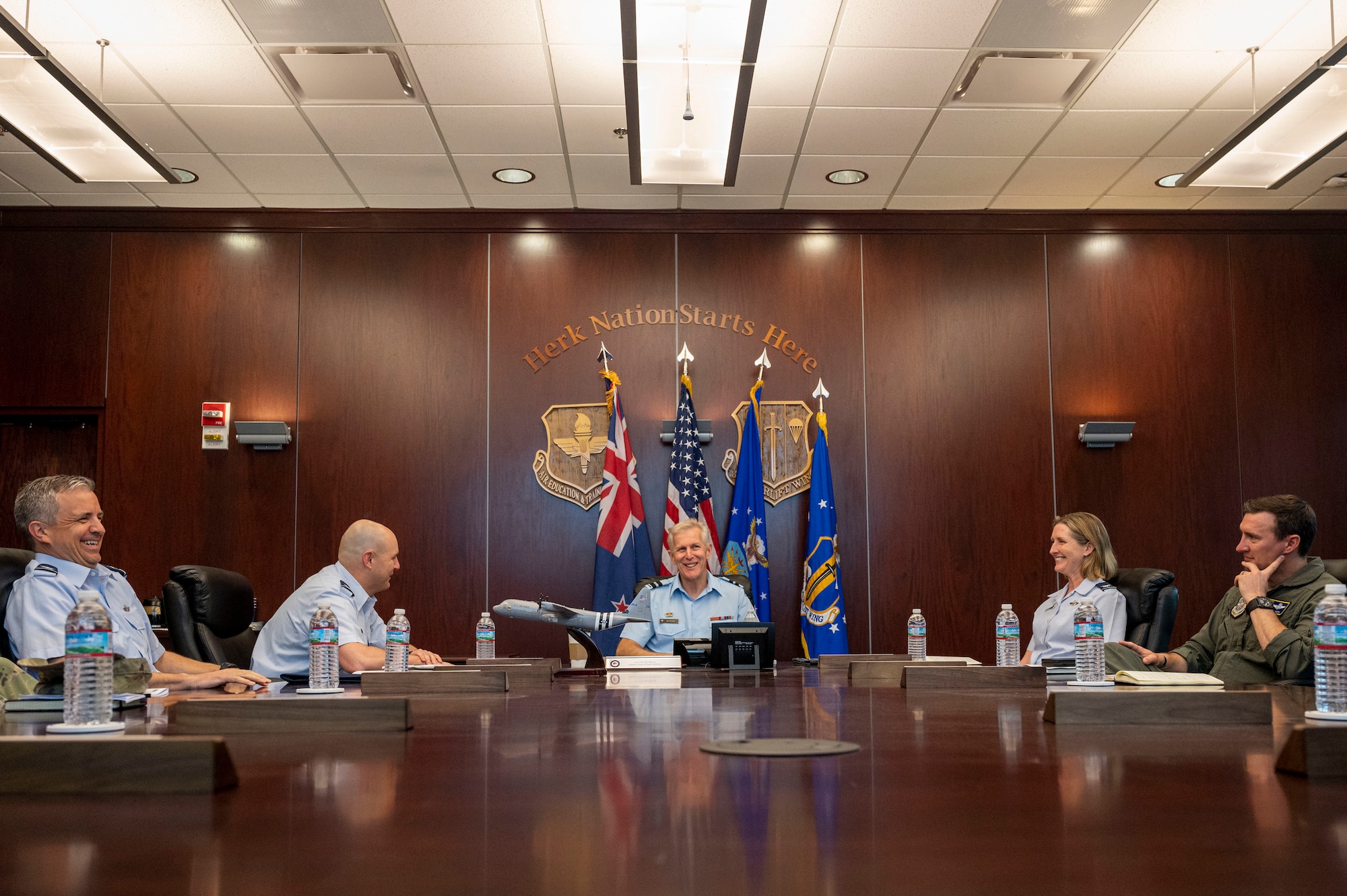 military members tour little rock air force base