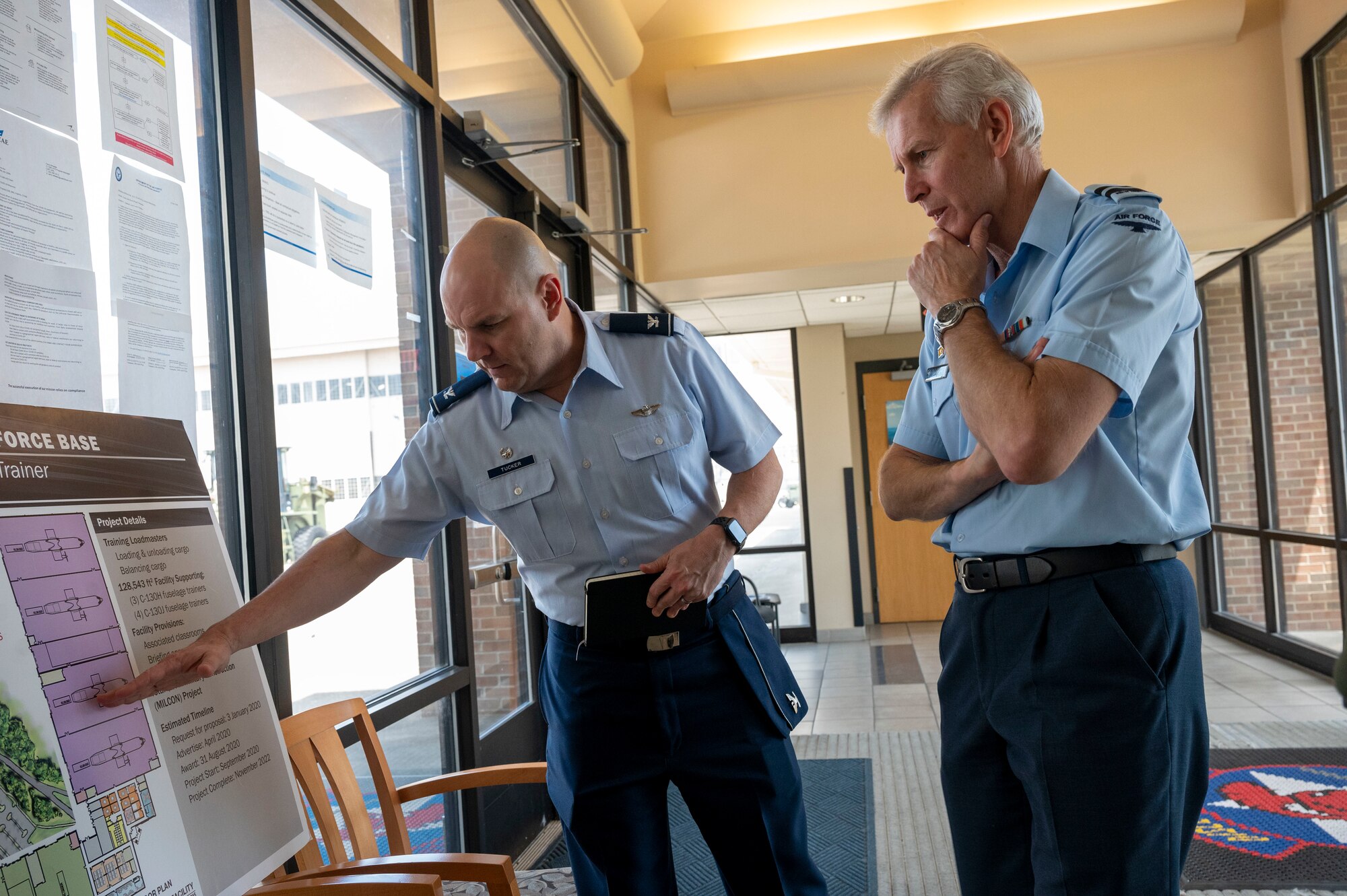 military members tour little rock air force base