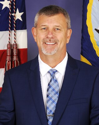 Portrait of Tim Pfannenstein