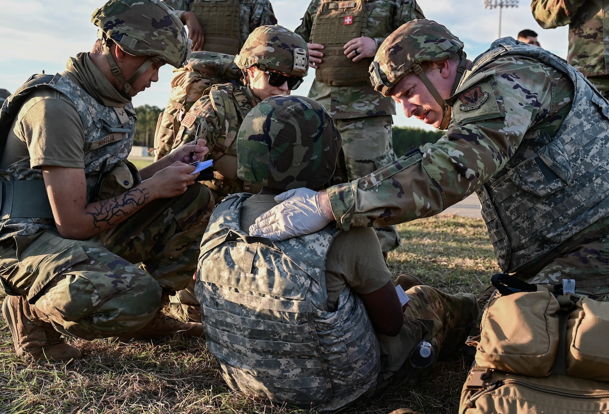 Image of a group of Airmen training.