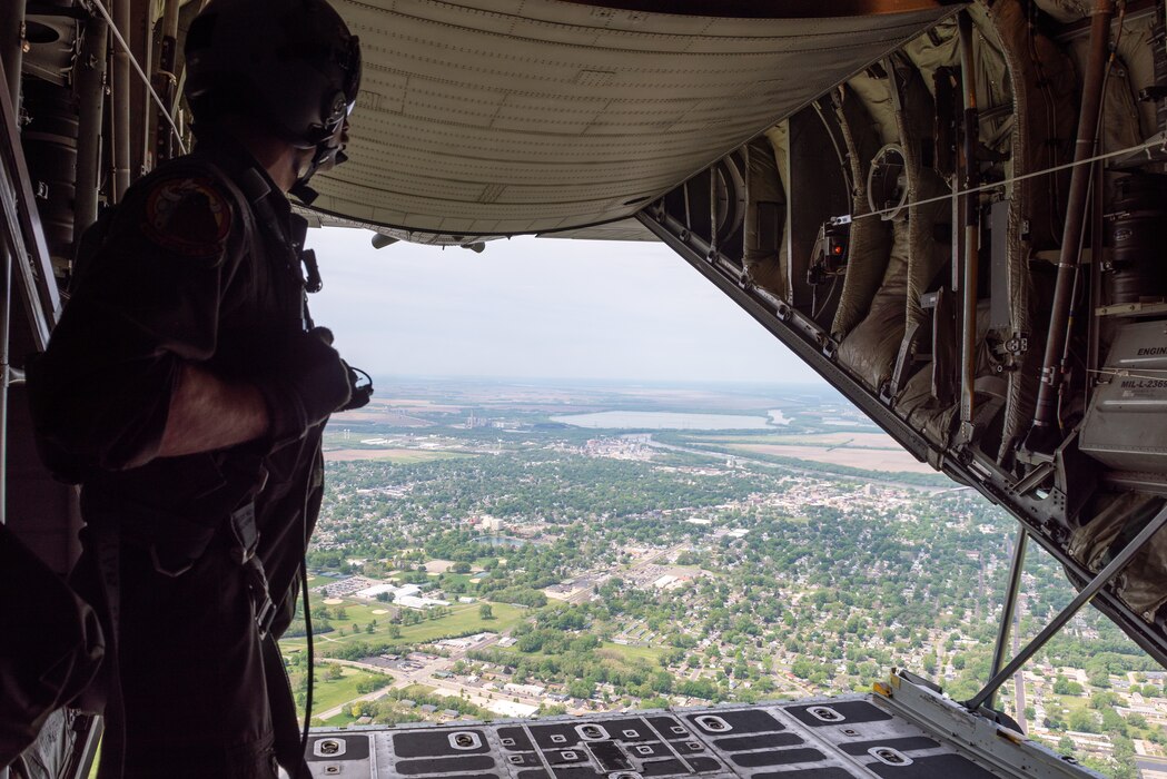 U.S. Air Force Airman 1st Class Ian Diehl, a C-130 loadmaster with the 169th Airlift Squadron, observes the rear view out a C-130H Hercules aircraft during a “Breakfast with the Boss” Boss Lift at the 182nd Airlift Wing in Peoria, Illinois, May 11, 2023.