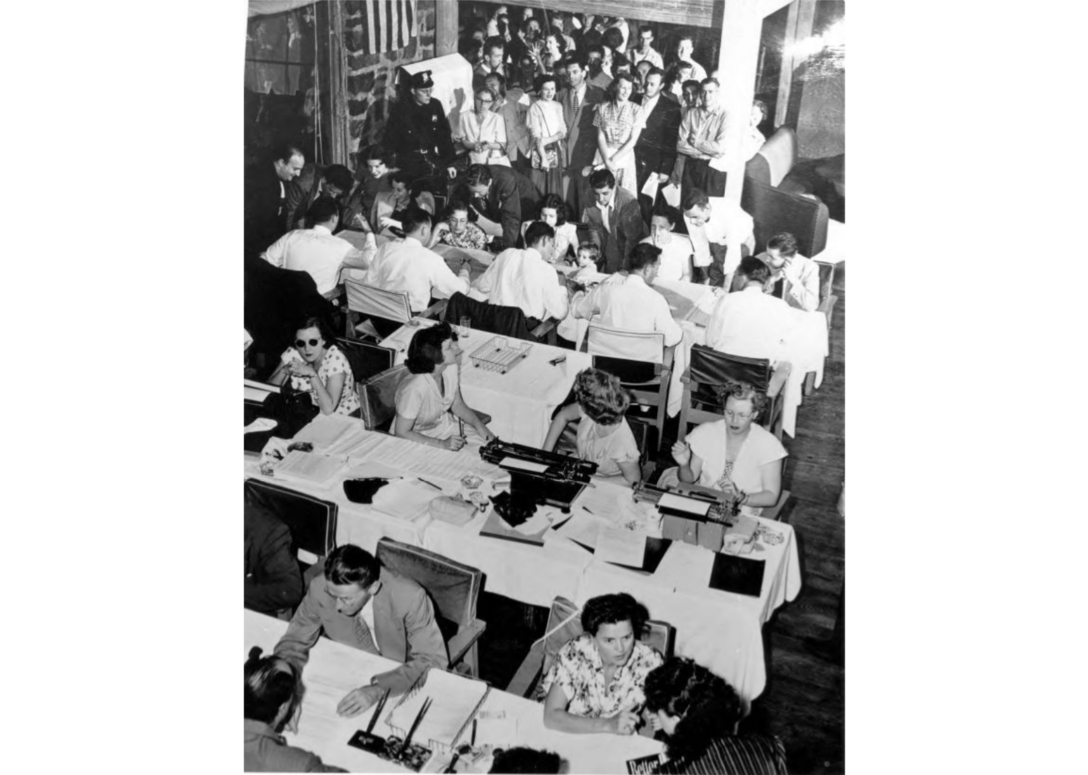 “Taking Orders,” 15 August 1949. People waiting to buy Levitt homes. Six hundred and fifty people took title that day. Image courtesy Levittown Public Library.