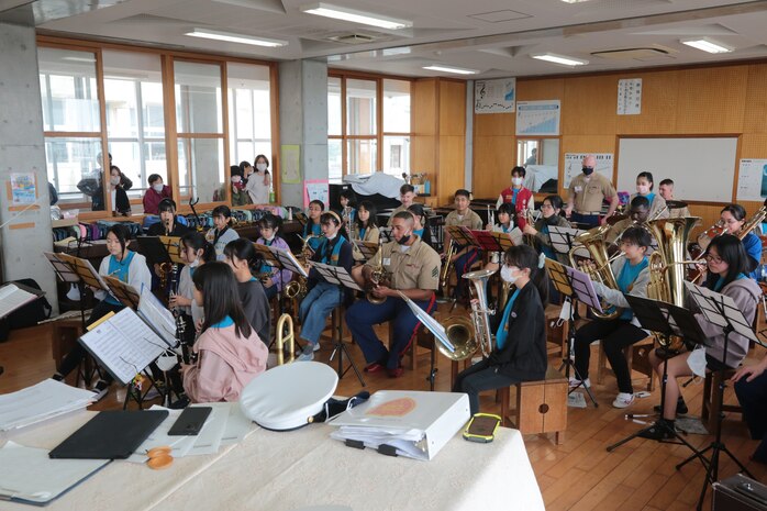 Members of the III MEF band rehearsed together with students at the last hour of the clinic.