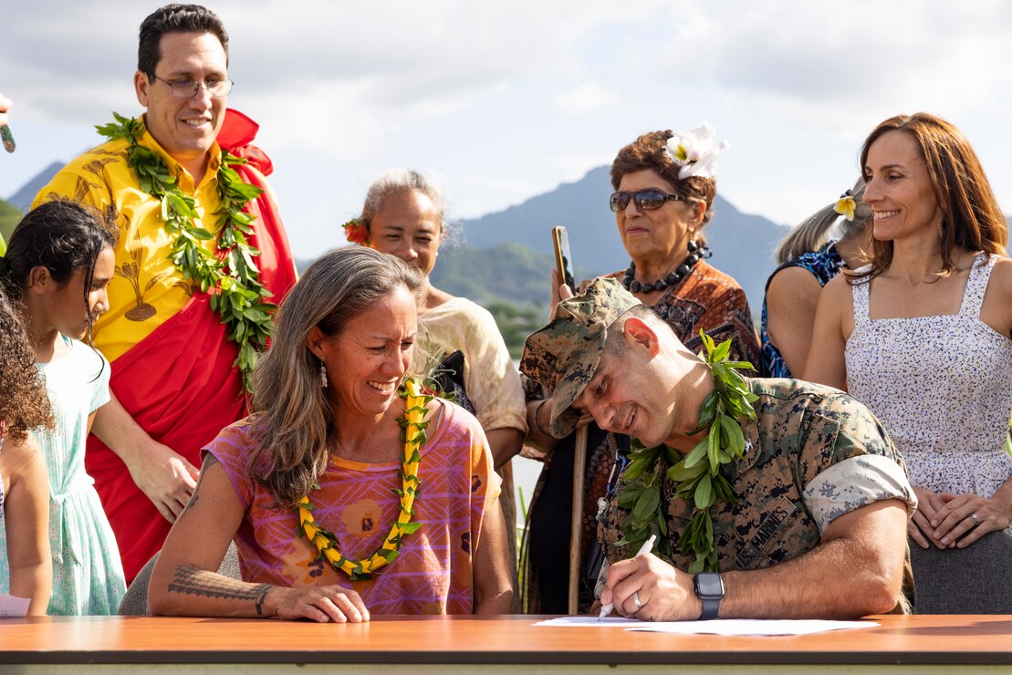 MARINE CORPS BASE HAWAII – A Memorandum of Understanding (MOU) between Marine Corps Base Hawaii (MCBH) and Peapae o He’eia, a Hawaii Nonprofit Organization, was signed for the co-stewardship of the Nu’upia Ponds Wildlife Management Area (WMA), May 15, 2023.
