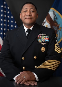 Master Chief Leonard Anderson is a native of the San Francisco Bay area growing up in Oakland, Calif. He enlisted in the U.S. Navy July 2, 1996 as a Machinist Mate (conventional).