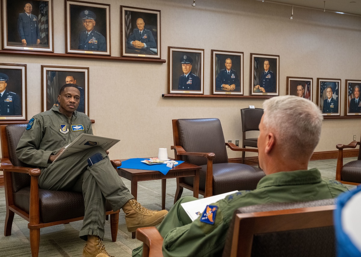 Photo of two U.S. Air Force generals having a discussion