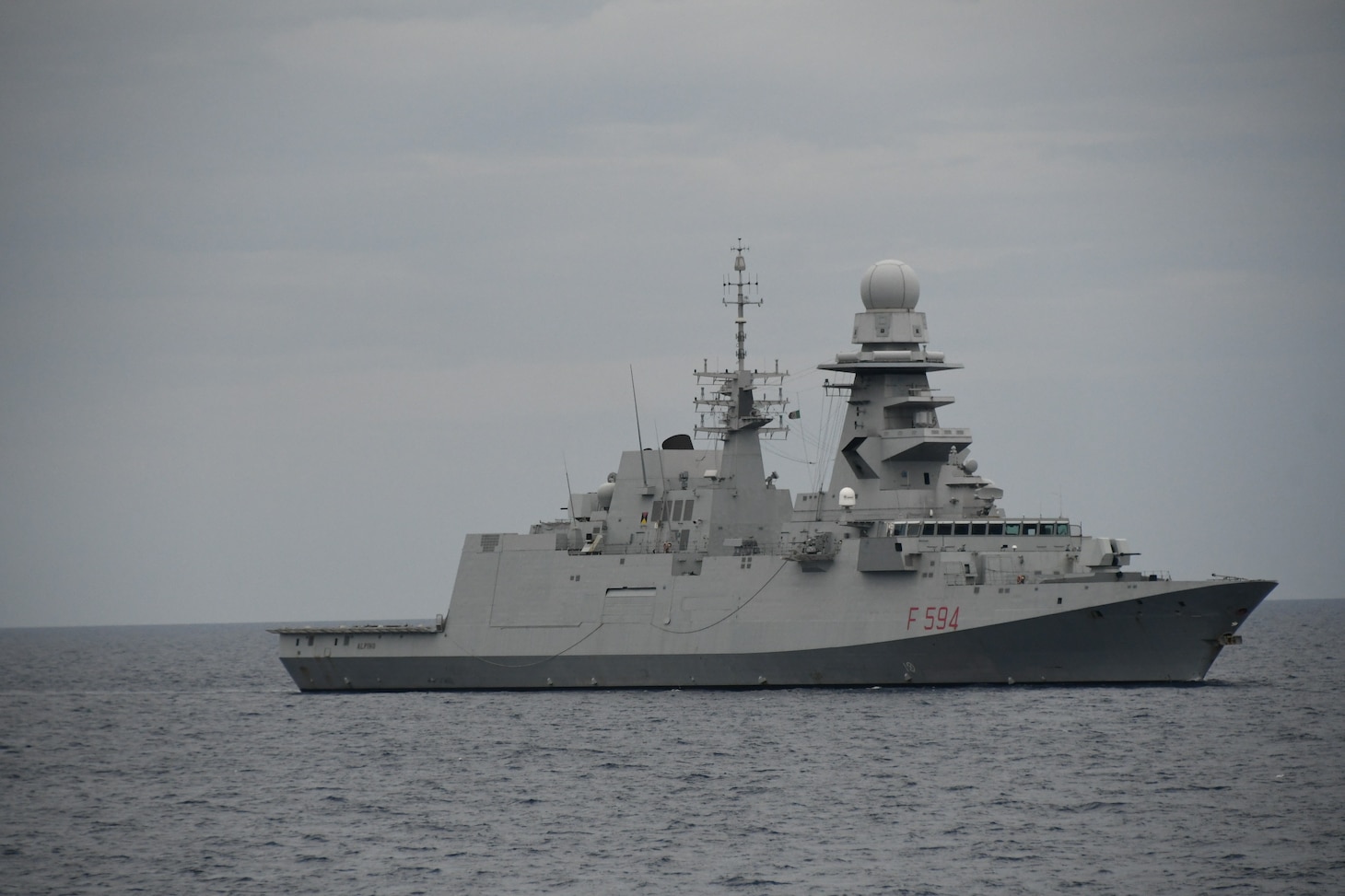 Carlo Bergamini-class frigate ITS Alpino ( F594) conducted cross-deck boat operations with Arleigh Burke-class guided missile destroyer USS JAMES E. WILLIAMS (DDG 95).