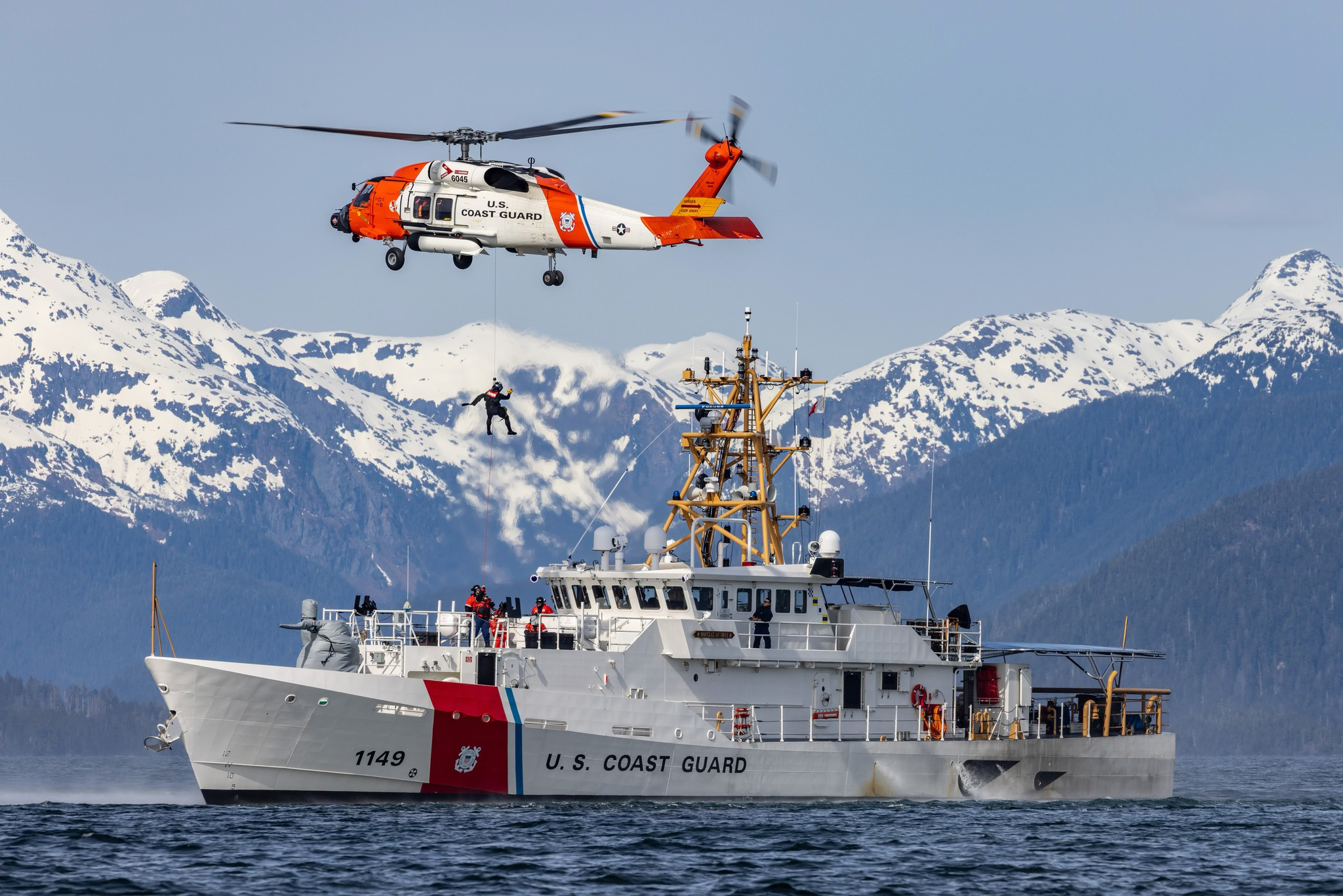 Crew descends onto a ship