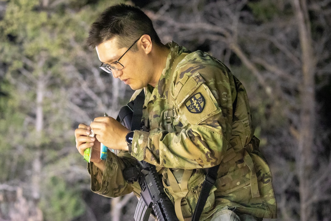 Eight Soldiers receive Expert Field Medical Badges in 3rd annual USAR competition