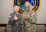 ROK CWMD director discusses U.S.-ROK Extended Deterrence efforts during visit to USSTRATCOM