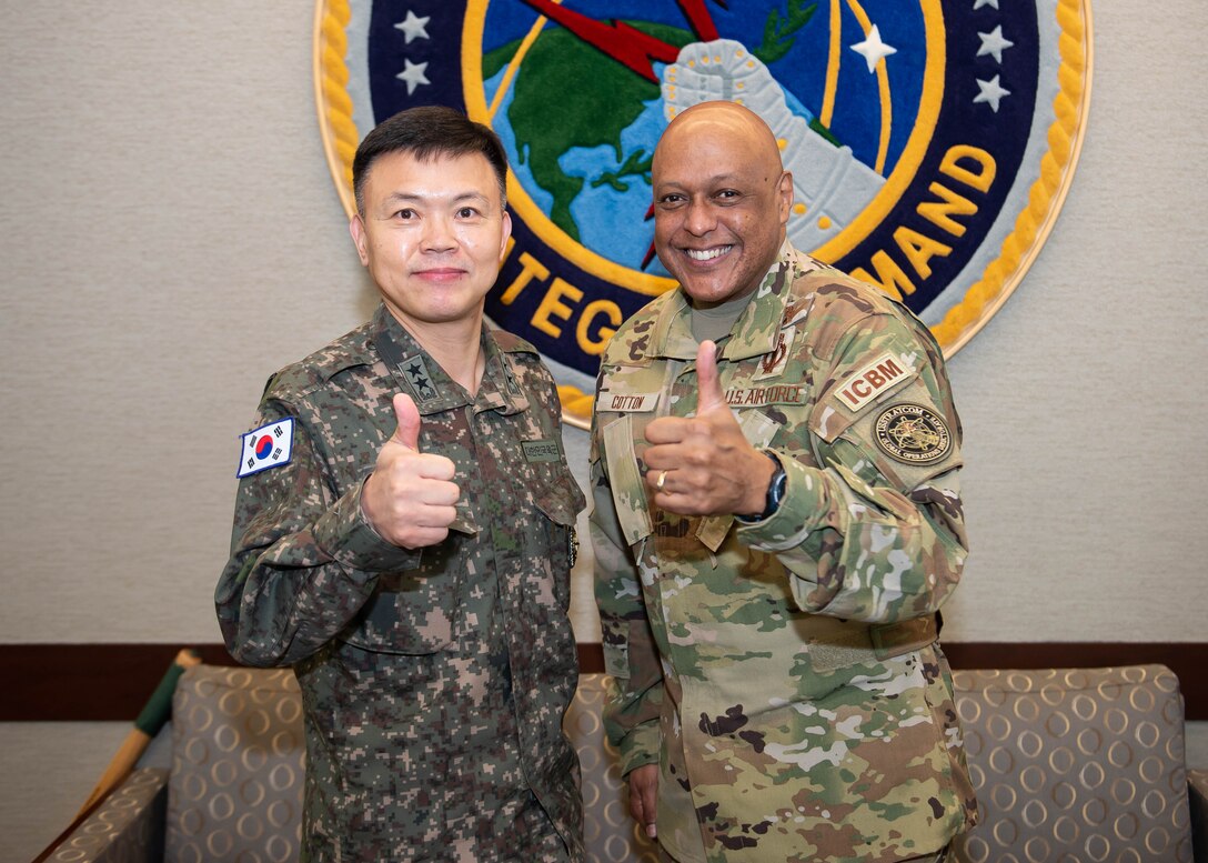 Maj Gen Park Hu Soung, the director of the Republic of Korea Joint Chiefs of Staff's Countering Weapons of Mass Destruction (CWMD) directorate, and U.S. Air Force Gen. Anthony Cotton, the commander of U.S. Strategic Command (USSTRATCOM), give the camera a thumbs up.