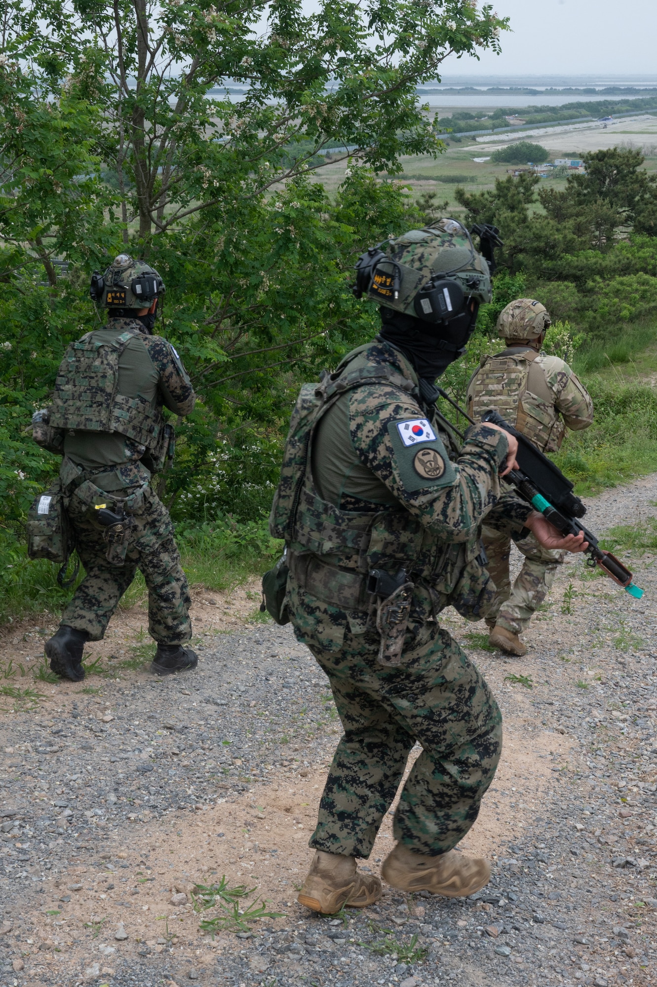 Republic of Korea Army soldiers and U.S. Air Force Tech. Sgt. Keshawn Reedus, 8th Security Forces Squadron Defender, conduct a sweep during a training event at Kunsan Air Base